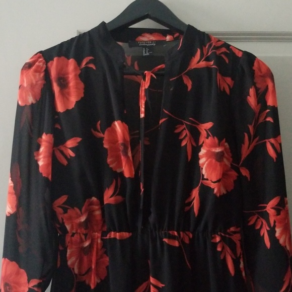 Ruffle hem black & red summer dress - Picture 5 of 6